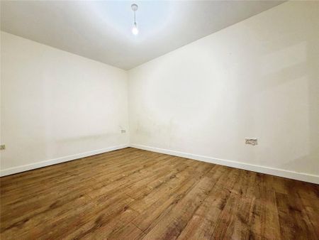 4 bedroom terraced house to rent - Photo 3