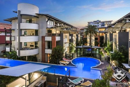 Peaceful, Convenient Living in the Heart of Teneriffe - Photo 5