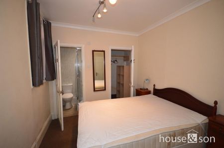 6 bedroom detached house to rent - Photo 4