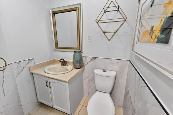 For Lease - 46 Robson Crescent, Hamilton, Ontario - Photo 1
