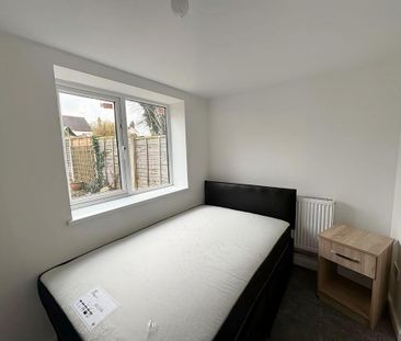 1 bedroom in a house share to rent - Photo 6