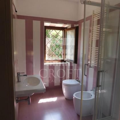 Cassia-La Storta: Idependent villa in small gated community, 1 homeoffice/study, 5 bedrooms, 3 bathrooms, lounge, dining room, kitchen, terrace, garden, AC in all bedrooms, private parking space. Ref. 2206 - Foto 4