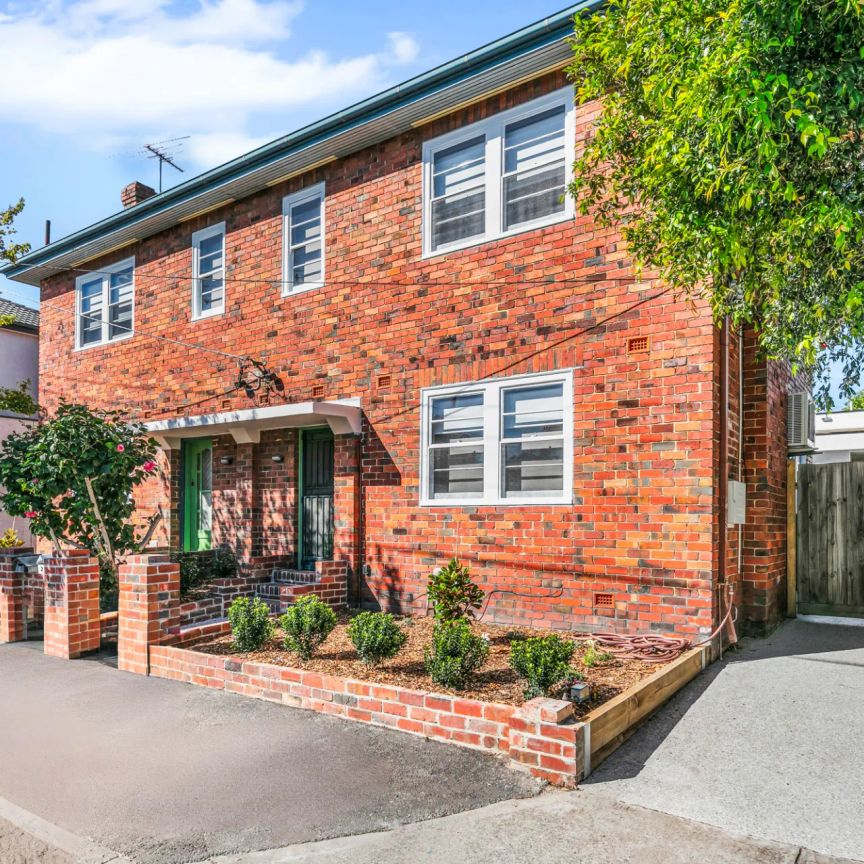 Stylish Art Deco Living – Fully Renovated Windsor Gem - Photo 1