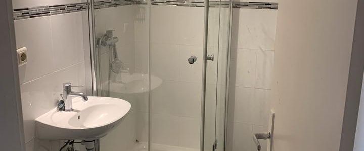 Apartment mit separater Küche und Balkon - Photo 1