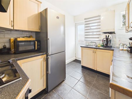 Manor Court, Twickenham, Middlesex, TW2 - Photo 3