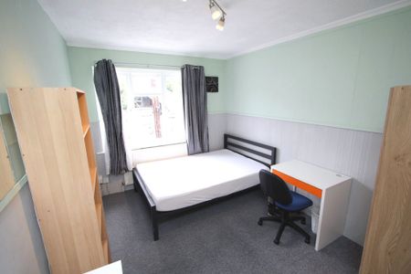 5 Dbl Bed Maisonette with Lounge – Surbiton (Camellia Lane, KT5) - Photo 2