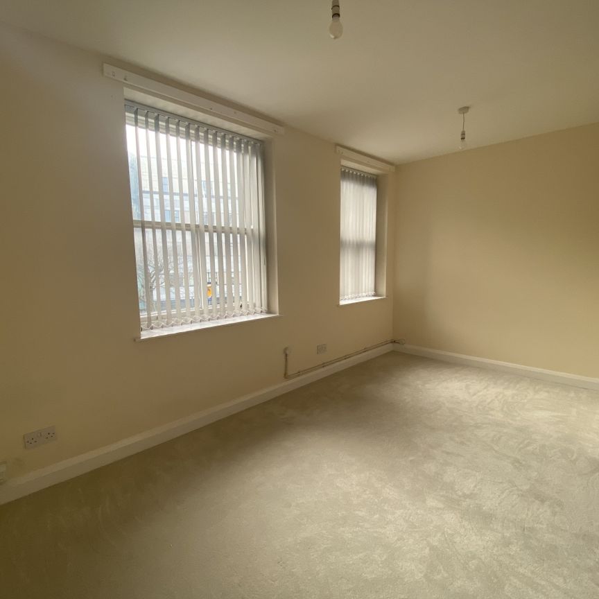 ONE BEDROOM FLAT - Photo 1