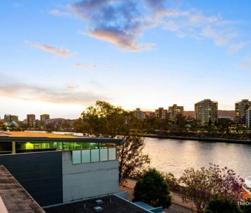 Luxury Riverside Penthouse with Panoramic Views in the Heart of Wes... - Photo 6