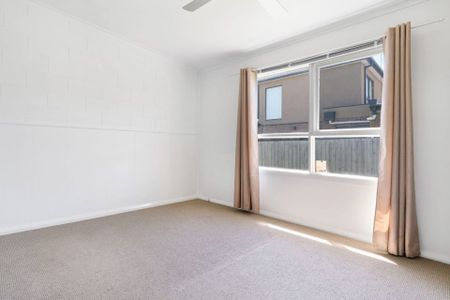Neat & Simple Living! - Photo 3