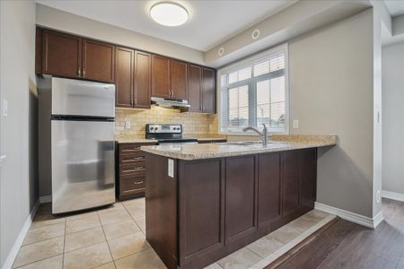 For Lease - 2548 Grand Oak Trail, Oakville, Ontario - Photo 4