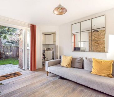 Wolsey Grove, Esher, Surrey, KT10 maisonette to rent - Photo 3