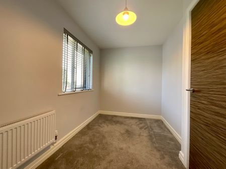 2 bedroom Mid Terraced House to let - Photo 2