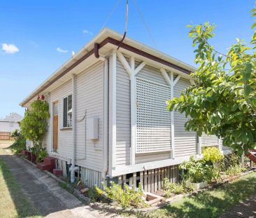 Character Home Divided into Flats in the Heart of Woolloongabba - Photo 2