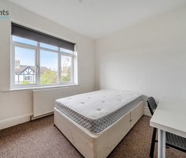 4 bedroom semi-detached house to rent - Photo 4