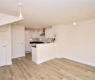 4 bedroom semi-detached house to rent - Photo 3