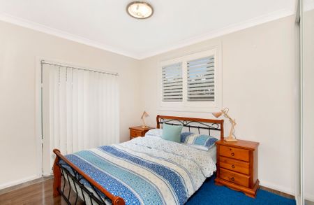 Well presented three bedroom home plus study - Photo 2