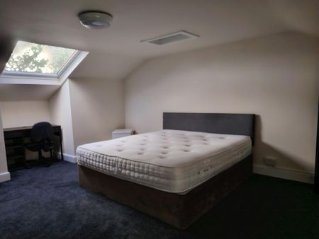 1 bedroom in a house share to rent - Photo 2