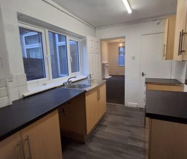 3 bedroom terraced house to rent - Photo 2