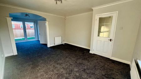 3 bedroom detached house to rent - Photo 3