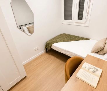 Room in a shared 7-bedroom apartment for rent in Arapiles, professionals only, no couples, students allowed. - Photo 4