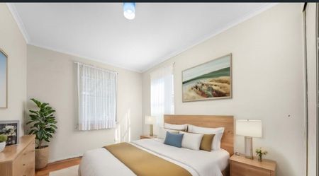 Beautiful family home positioned in a highly desirable location - ON HOLD - Photo 4