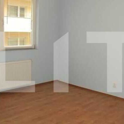 Apartament cu 4 camere nemobilatre zona strazii bucium. - Photo 1