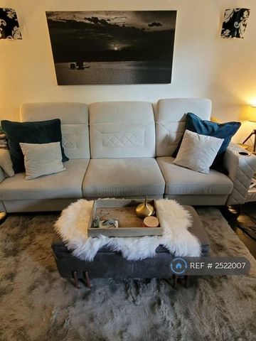 1 bedroom in a flat share to rent - Photo 2