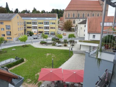 moderne Stadtwohnung im Zentrum mit Tiefgarage und Aufzug - Photo 4