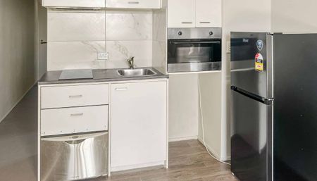 Modern 2 bedroom furnished apartment with Harbour bridge views! - Photo 4