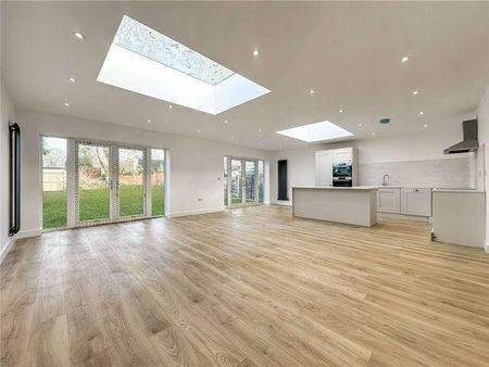 Eastwood Avenue, Ferndown, Dorset, BH22 - Photo 2