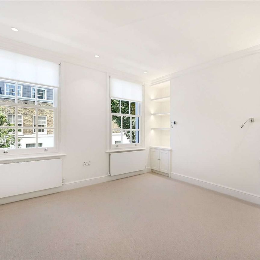 A beautifully presented and newly refurbished, three-bedroom house in the heart of Chelsea - Photo 1