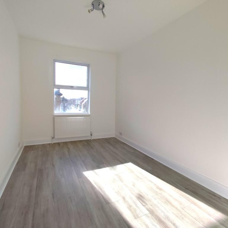 3 bedroom flat to rent - Photo 1