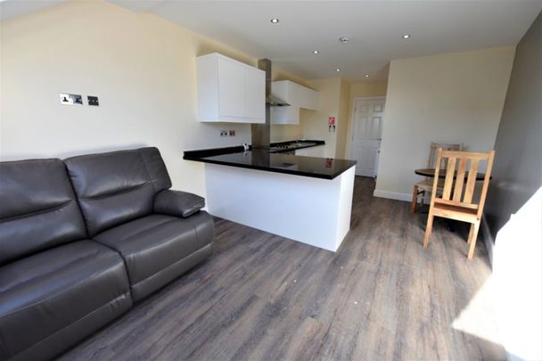 2 bedroom Flat in Woodsley Road, Leeds - Photo 1