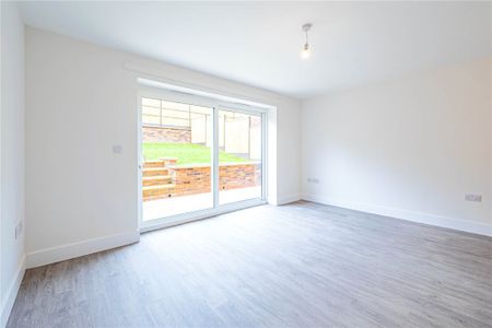 4 bed Semi Detached House for rent - Photo 4