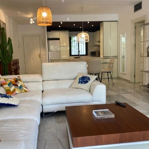 3 Bedroom Apartment For Rent in Puerto Banús, Málaga - Photo 1
