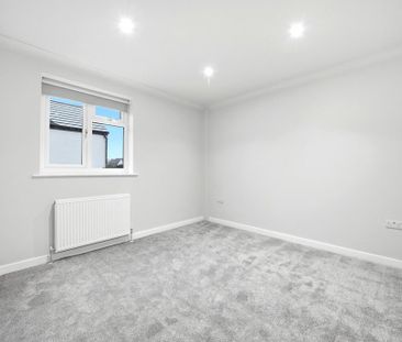 4 bedroom detached house to rent - Photo 2