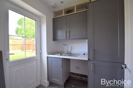 3 bedroom semi-detached house to rent - Photo 4