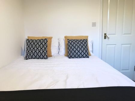 2 bedroom flat to rent - Photo 4