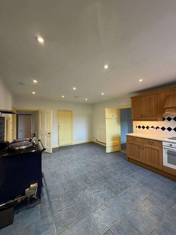 Balgone Barns Farmhouse is a traditional 5 bed stone farmhouse located on the edge of a working farm in a picturesque, rural location close to North Berwick. - Photo 3