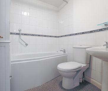 A wonderful opportunity to make some new memories! 3 bedroom cottag... - Photo 5