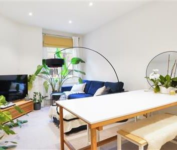 Prince of Wales Drive, SW11 - Photo 1