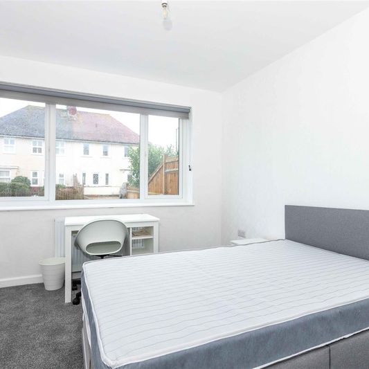 Cortis Avenue, Worthing - Photo 1