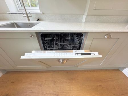 2 bedroom semi-detached house to rent - Photo 4