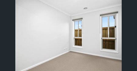 Spacious one year old 4 bedroom house available for rent at 35 Skyline - Photo 4