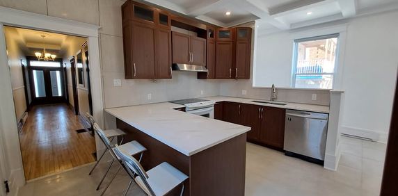 Ahuntsic - 6 1/2 Avec Cour Et Parking - Photo 2