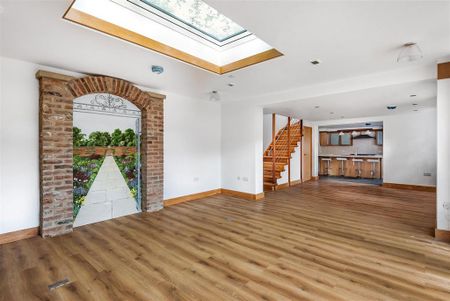 3 bedroom detached house to rent - Photo 3