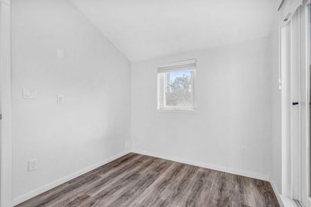 1180 Comox - Photo 4