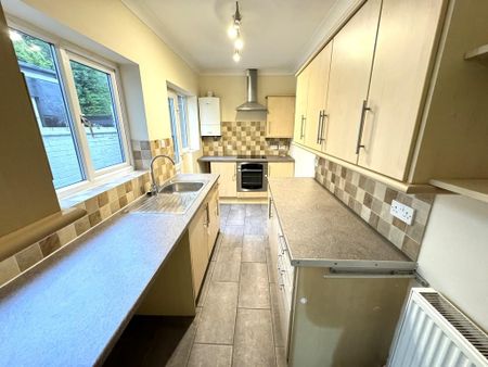 2 bedroom terraced house to rent - Photo 2