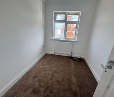 4 bedroom semi-detached house to rent - Photo 4