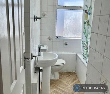 1 bedroom in a house share to rent - Photo 6